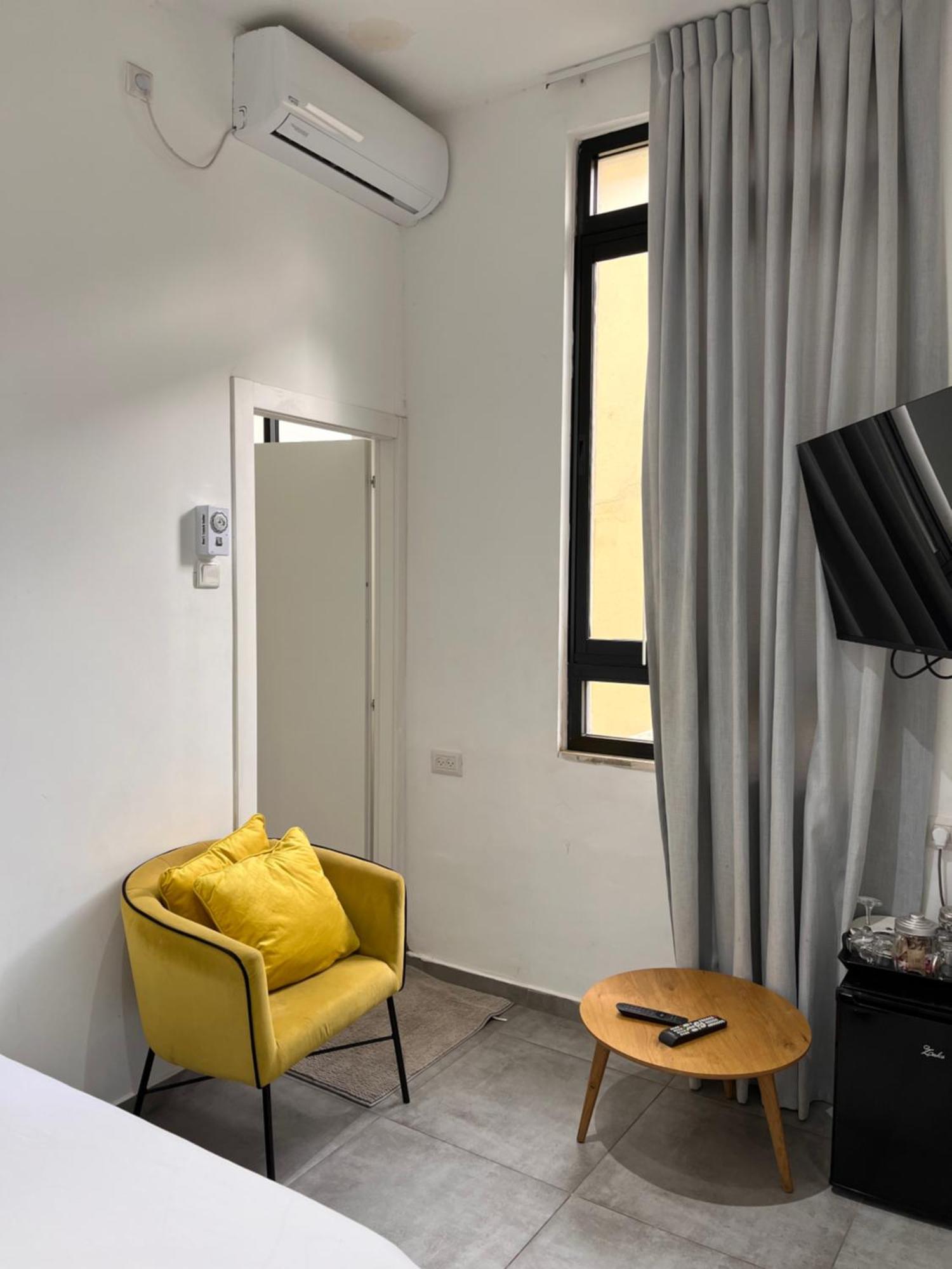 Yona 8 Bed & Breakfast Tel Aviv Bagian luar foto